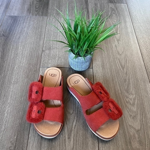 UGG Shoes - UGG Fluff Indio Flat Sandal In Red Rock Size US 5